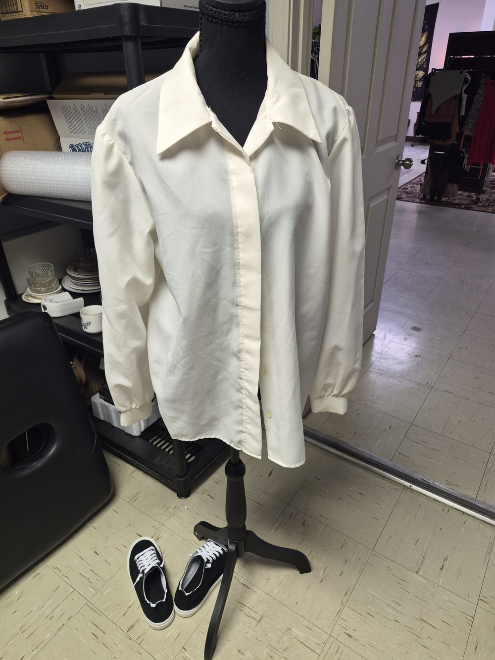 Classic Woman White Button-Up Shirt
